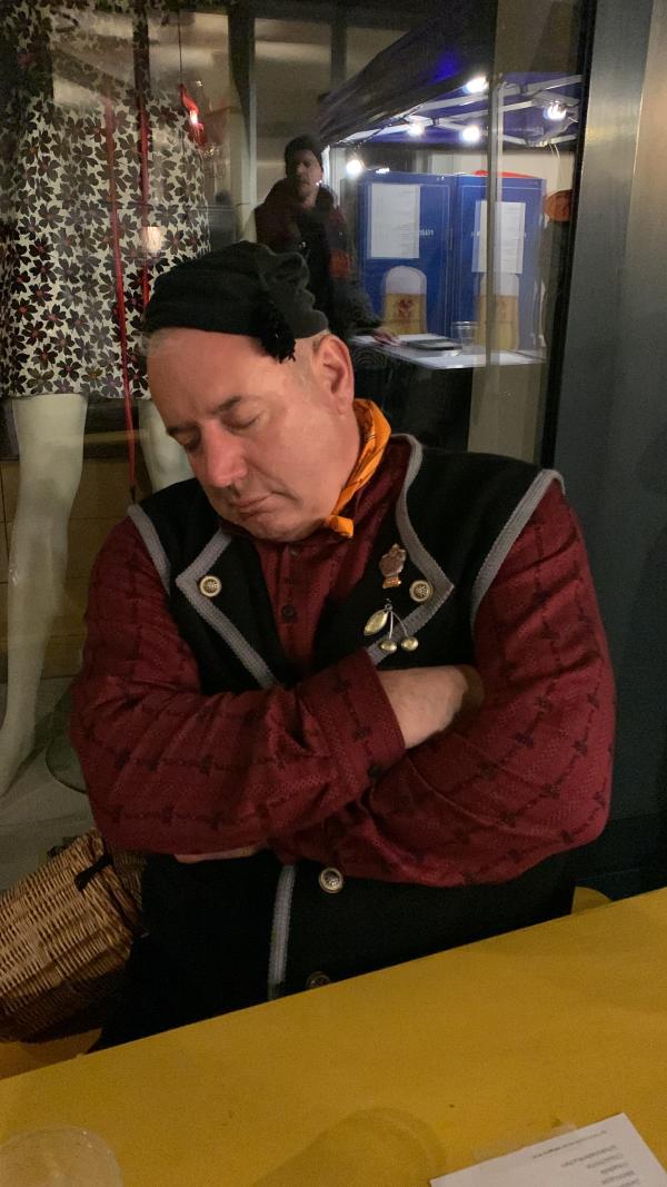 ADF9B863-34E8-4171-ABC5-78E30768A700